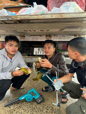 Chân dung chàng trai SN 2006 đi hàng trăm cây số, mang drone từ Nghệ An vào Phú Yên cứu trợ
