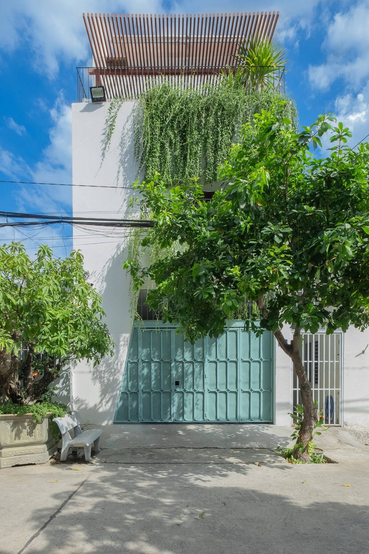 Tái sinh ngôi nhà 10 năm tuổi trở thành không gian sống tươi mới cho gia đình nhỏ- Ảnh 1.