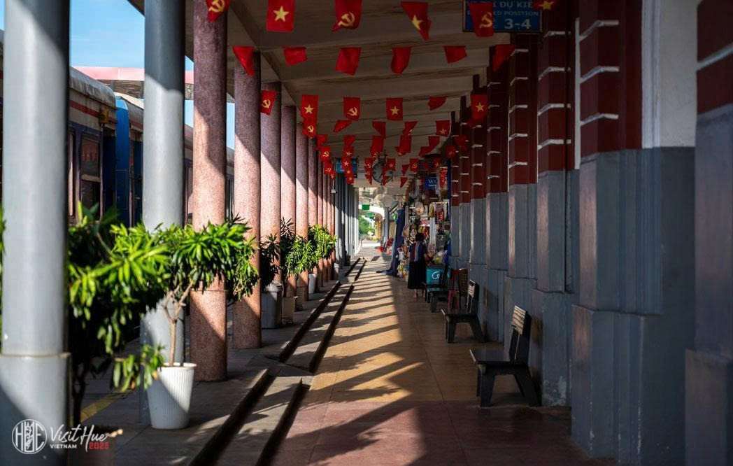 Nhà ga hơn trăm năm tuổi lâu đời bậc nhất Việt Nam, được xây từ thời Pháp thuộc vừa trở thành biểu tượng du lịch mới của vùng đất cố đô- Ảnh 7.