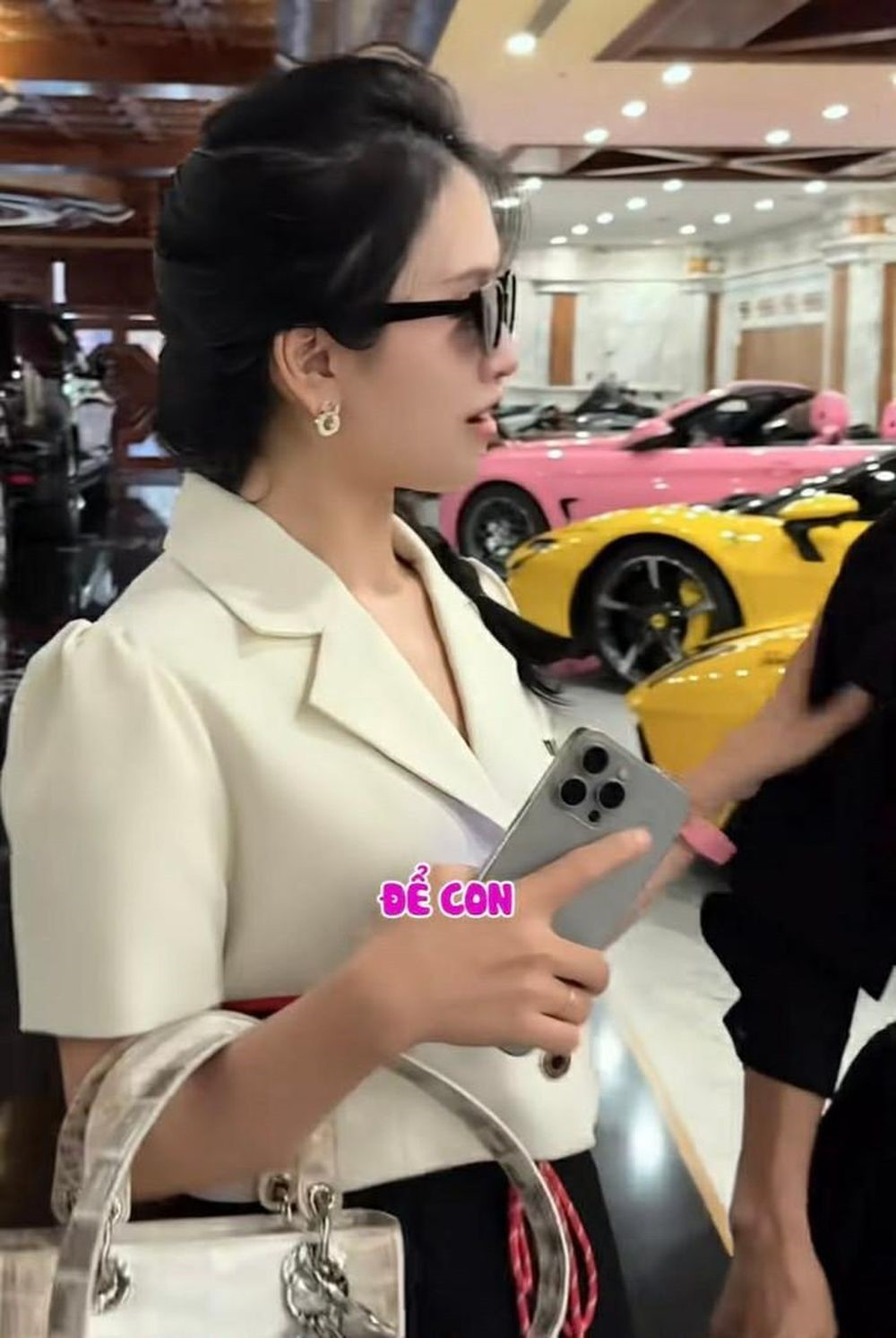 Hé lộ điện thoại 8 chữ số đắt đỏ của gia đình Mailisa - ảnh 3