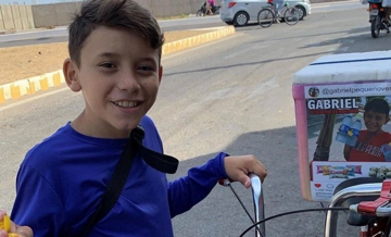 Bị tịch thu xe bán nước, cậu bé 10 tuổi bất ngờ mua được nhà, được ca ngợi là 'người hùng nhỏ'