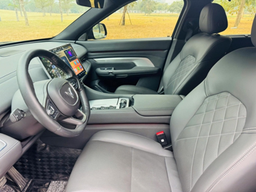 Chiếc 'xe chủ tịch' VinFast VF 9 chạy 28.000 km sau 2 năm: Chủ xe công bố giá sang tay, hé lộ chi phí vận hành thực tế từ A - Z