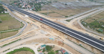 Chính thức thông xe cầu vượt trên đoạn tuyến cao tốc có lượng xe đi lại đông nhất miền Bắc