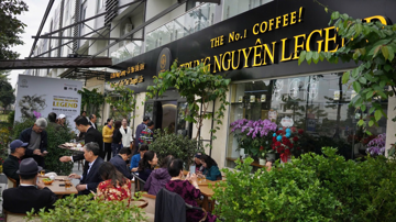 Ông Đặng Lê Nguyên Vũ khai trương cửa hàng Trung Nguyên Legend mới tại khu đô thị phát triển bậc nhất 'thành phố hoa phượng đỏ'