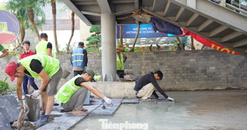 Sở Xây dựng Hà Nội kiểm tra đột xuất chất lượng thi công lát vỉa hè