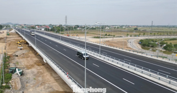 Toàn cảnh cầu vượt trên cao tốc Bắc - Nam qua Ninh Bình vừa thông xe