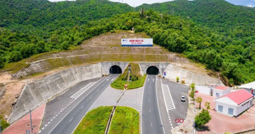 ‘Vua hầm’ Việt Nam miễn phí đường bộ cho các đoàn xe cứu trợ miền Trung