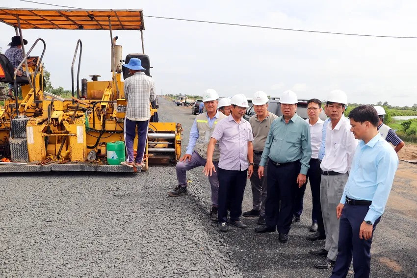 Chỉ hơn một tháng nữa, tuyến cao tốc cuối cùng trên trục xương sống Bắc - Nam phía Đông sẽ cán đích- Ảnh 2. Chỉ hơn một tháng nữa, tuyến cao tốc cuối cùng trên trục xương sống Bắc - Nam phía Đông sẽ cán đích- Ảnh 2.