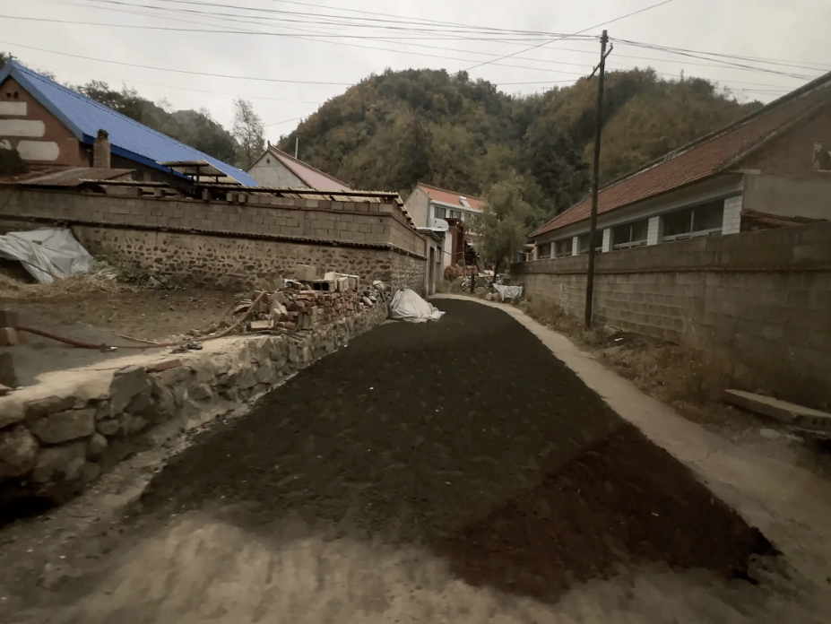 Kinh ngạc ngôi làng ‘bơm nước hút vàng’ điên cuồng, ngốn 300 triệu tiền điện - ảnh 4