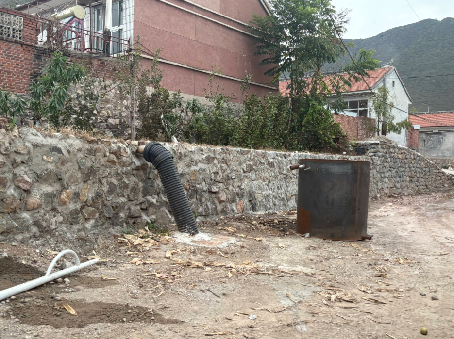 Kinh ngạc ngôi làng ‘bơm nước hút vàng’ điên cuồng, ngốn 300 triệu tiền điện - ảnh 2