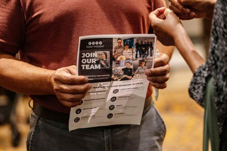 Kinh tế Mỹ lộ điểm bất thường, Fed đối mặt bài toán khó - ảnh 1