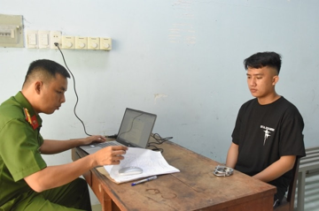 Bắt nam công nhân Nguyễn Trung Tín 25 tuổi