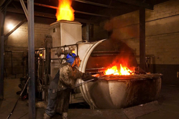 Cổ phiếu tăng 33% ngay ngày đầu niêm yết, ông chủ 56 tuổi trở thành tỷ phú ngành nhôm