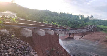 Đứt gãy giao thông sau lũ: Lập phương án khẩn cấp, đề xuất thi công theo lệnh đặc biệt