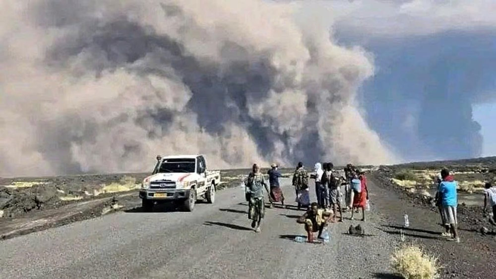 Núi lửa ‘ngủ yên’ 12.000 năm bất ngờ phun trào - ảnh 1