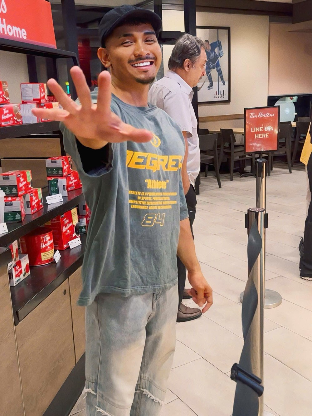 Người Việt Nam đầu tiên đặt chân đến 128 quốc gia và vùng lãnh thổ, lập 3 kỷ lục Guinness - ảnh 1