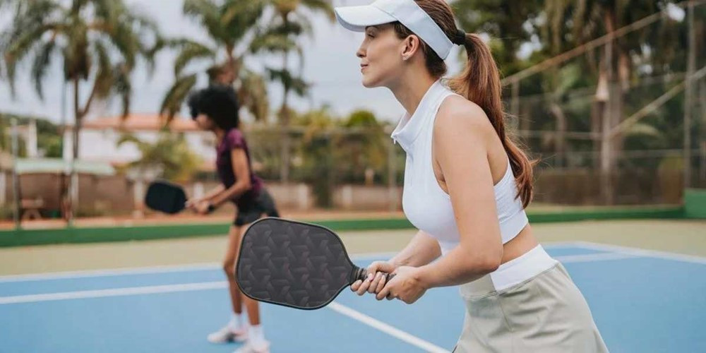 Khung giờ chơi pickleball gây mất ngủ, dễ chấn thương - ảnh 1