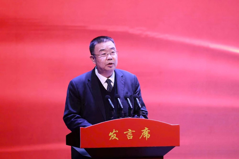 Cổ phiếu tăng 33% ngay ngày đầu niêm yết, ông chủ 56 tuổi trở thành tỷ phú ngành nhôm - ảnh 1