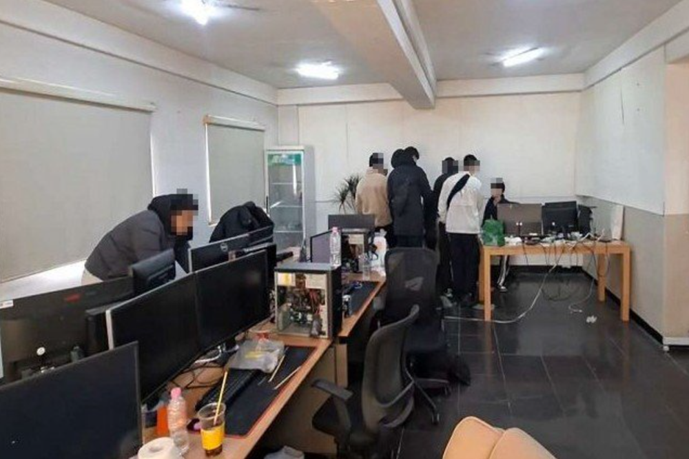 Khám xét, bắt giữ 118 người, tịch thu 107 điện thoại cùng nhiều hàng hiệu, trang sức và bất động sản hơn 12 tỷ đồng - ảnh 1