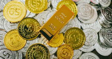 Chỉ còn hơn 1 tháng nữa, có nên mua vàng và bạc trước khi bước sang năm 2026?