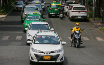 Dự kiến từ 1/7/2026, taxi và xe dịch vụ 8 chỗ mua mới phải chạy xe điện hoặc năng lượng sạch