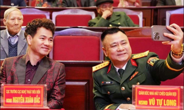 NSND là Đại tá quân đội, Giám đốc Nhà hát, U50 vẫn khiến concert 'cháy vé'