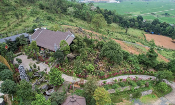 Nữ NSND trẻ nhất Việt Nam sở hữu biệt phủ 8.000m² bề thế ở ngoại thành Hà Nội