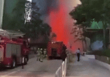 Trung Quốc: Lửa cháy dữ dội tại tòa nhà cao tầng ở Hồng Kông, nhiều người mắc kẹt