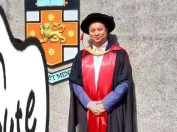 Á quân Olympia được phong hàm Phó Giáo sư ở tuổi 39, là người 'có ảnh hưởng nhất Australia'