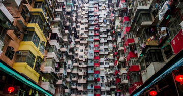 Hong Kong trong ‘ma trận chung cư’: Monster Building và nỗi sợ cháy nổ giữa đô thị chật chội