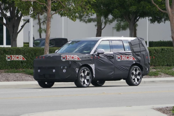 Hyundai Santa Fe chuẩn bị ra bản EREV tự nạp pin bằng động cơ: chạy hơn 1.100 km mỗi lần nạp, ra mắt năm 2027