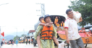 Khẩn trương xây dựng lại nhà ở cho nhân dân vùng lũ trước Tết Nguyên đán