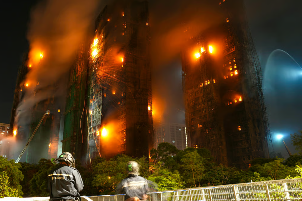 Vụ ch&aacute;y 3 t&ograve;a nh&agrave; cao tầng ở Hồng K&ocirc;ng: 44 người chết, hơn 300 người mất t&iacute;ch - ảnh 1
