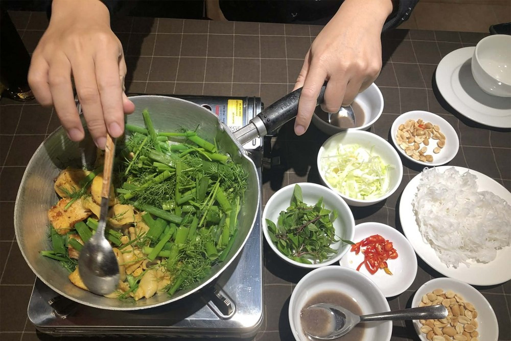 Khoa học chỉ ra 'thời điểm vàng' ăn tối tốt nhất vào mùa lạnh - ảnh 1