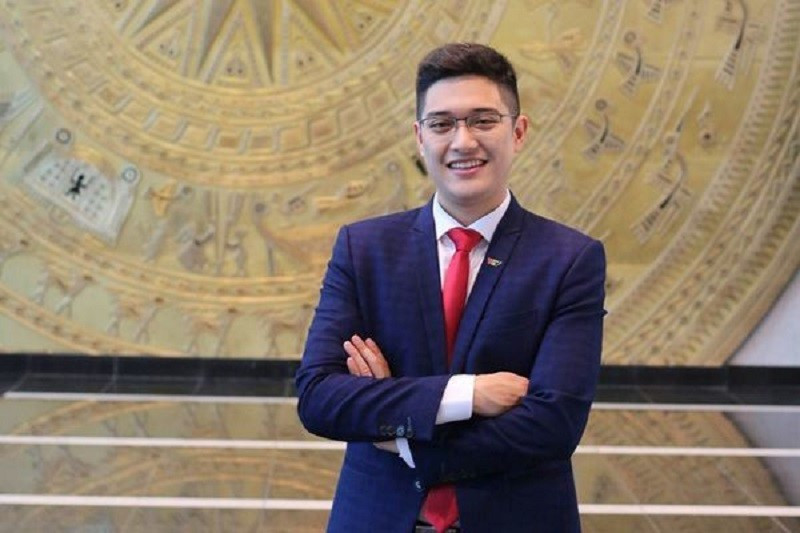 Nam MC trẻ nhất dẫn Thời sự 19h <a style='text-decoration: none;' href='/VTV'>VTV</a>: Có 2 bằng đại học trường danh tiếng, từng làm liên lạc viên tháp tùng Bộ trưởng - ảnh 1