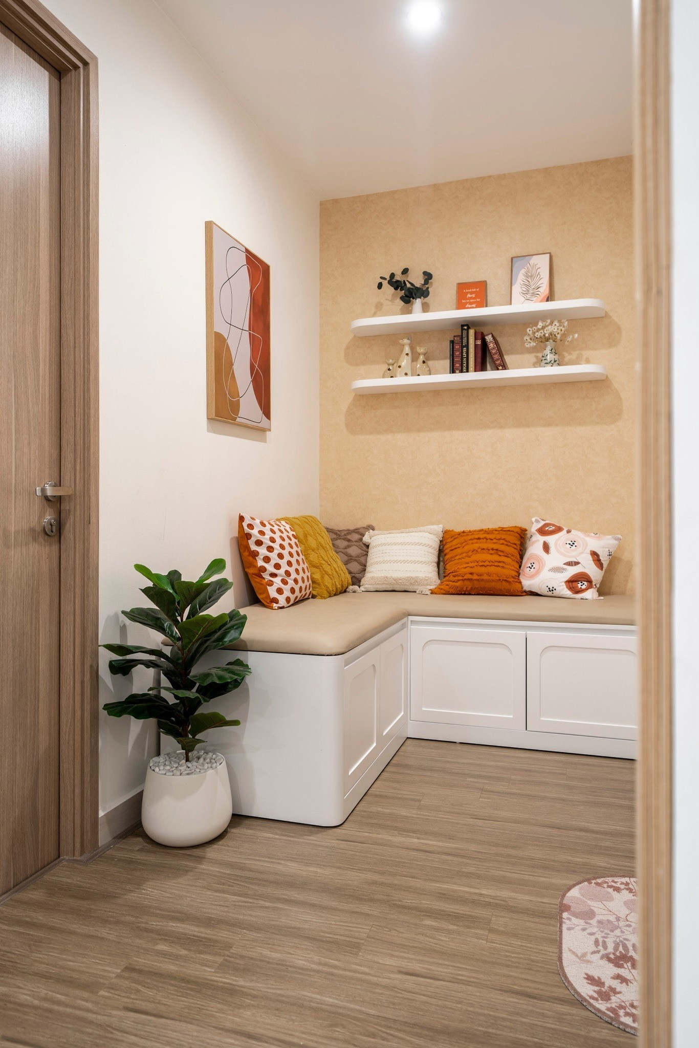 Từ cải tạo nhà đến cải tạo cuộc sống: Một góc đọc sách, một bục gỗ, một chiếc ghế mây tạo nên không gian bình yên giữa lòng đô thị- Ảnh 4.