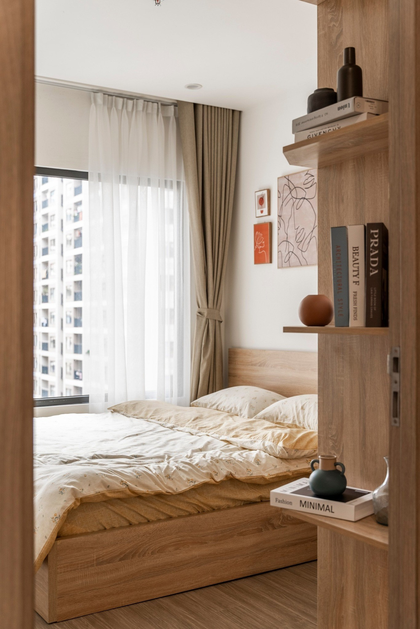 Từ cải tạo nhà đến cải tạo cuộc sống: Một góc đọc sách, một bục gỗ, một chiếc ghế mây tạo nên không gian bình yên giữa lòng đô thị- Ảnh 5.