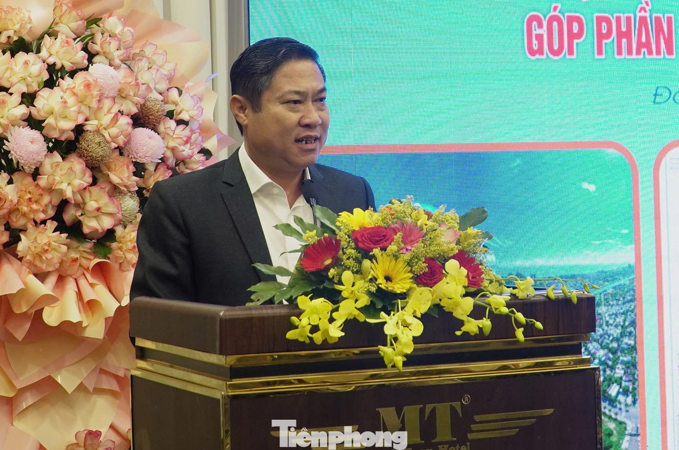 Ông Phan Thái Bình, Phó Chủ tịch UBND TP lưu ý thực hiện thủ tục nhanh chóng, đẩy nhanh giải phóng mặt bằng, tạo quỹ đất sạch để thu hút nhà đầu tư. Ảnh: T.H. tp-phan-thai-binh.jpg