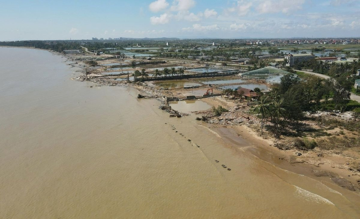 'Hải sản nhà giàu' đối mặt khủng hoảng xuất khẩu sau lũ lụt lịch sử