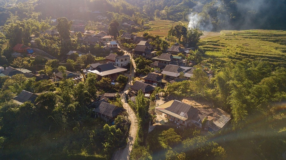 Ngôi làng cổ được ví như 'nóc nhà xứ Mường': Nằm ở độ cao 1.000m, là thung lũng trường thọ, nhiều cụ già sống đến hơn trăm tuổi - ảnh 1