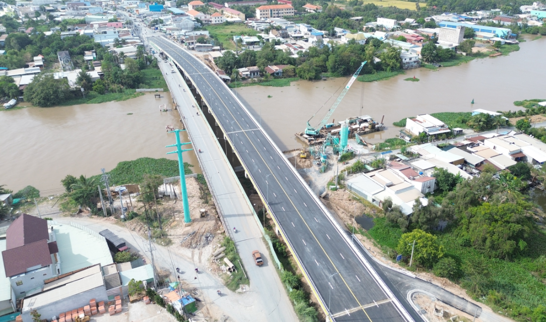 Chính thức thông xe cây cầu trọng yếu tại khu vực giáp biên giới Campuchia, thay thế cây cầu 40 năm tuổi sắp bị phá dỡ- Ảnh 1. Chính thức thông xe cây cầu trọng yếu tại khu vực giáp biên giới Campuchia, thay thế cây cầu 40 năm tuổi sắp bị phá dỡ- Ảnh 1.