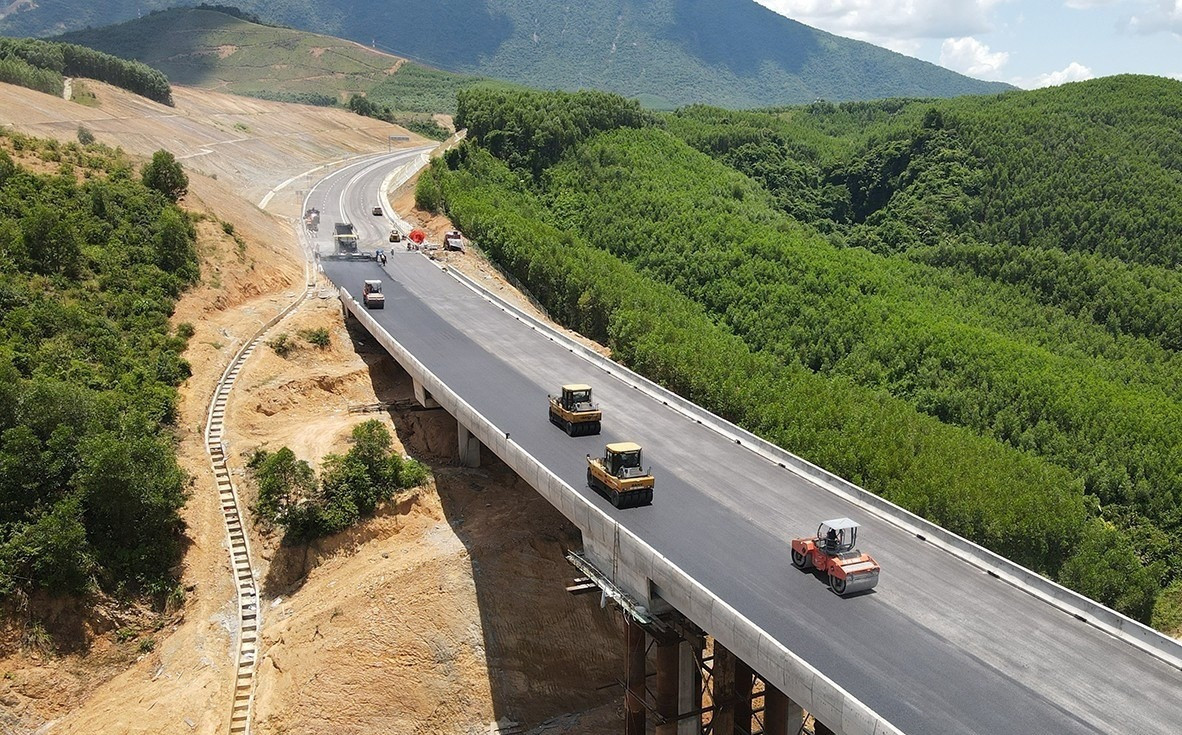 Cao tốc hơn 12.000 tỷ kết nối 2 tỉnh hẹp nhất Việt Nam đạt dấu mốc quan trọng- Ảnh 1.