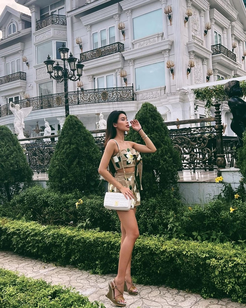 Biệt thự dát vàng 500m2 của tỷ phú Johnathan Hạnh Nguyễn: 3 mặt tiền hướng sông, từng lên sóng Đài truyền hình Hàn Quốc - ảnh 1