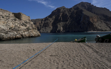 Biên giới quốc gia ngắn nhất thế giới: Dài vỏn vẹn 85m, được đánh dấu bằng sợi dây màu xanh