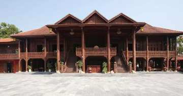 Huy động 500m3 gỗ lim 900 năm tuổi từ Lào cùng 20.000 công lao động, xây dựng công trình đạt kỷ lục Việt Nam