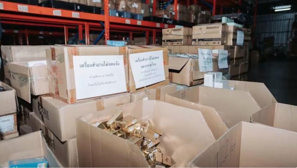 Cảnh sát đột kích 4 nhà máy, tịch thu hơn 2 triệu lọ dầu hít thảo dược Hong Thai - ảnh 6