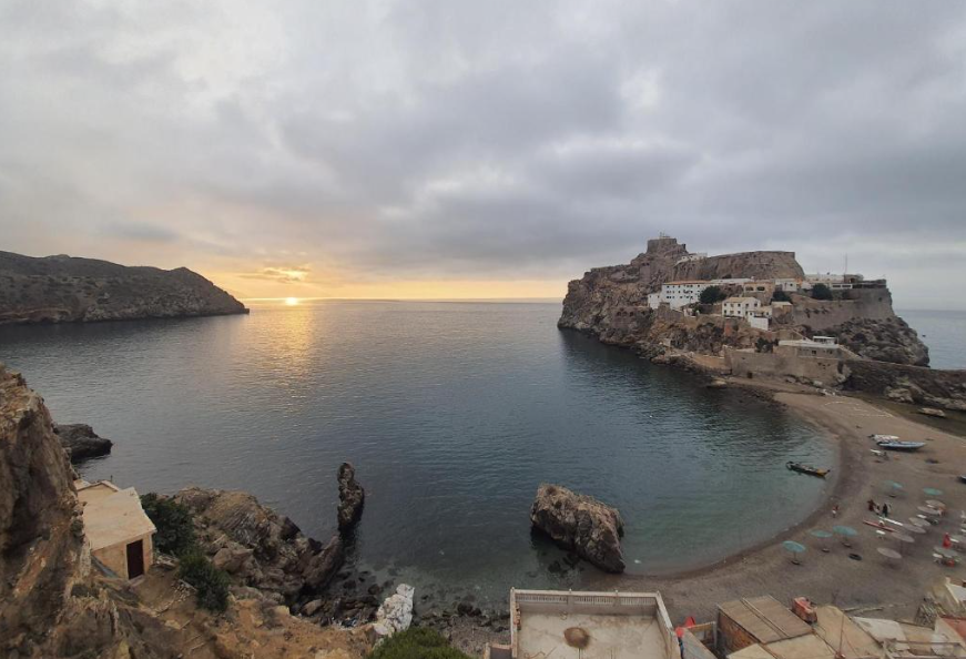 Biên giới quốc gia ngắn nhất thế giới: Dài vỏn vẹn 85m, được đánh dấu bằng sợi dây màu xanh - ảnh 1