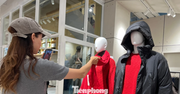 Áo khoác, khăn choàng đắt hàng ngày TPHCM chuyển lạnh