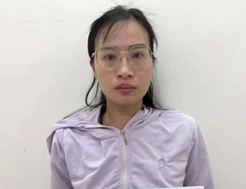 Bắt quản lý nhà hàng SN 1997, nhặt thẻ tín dụng của khách để mua iPhone