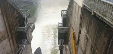 Ứng phó mưa lớn, Huế điều tiết nước hồ chứa lớn nhất thành phố về hạ du